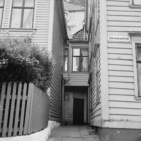 アパート Dinbnb L 500m To Bryggen L Bathtub & New 2017 L Authentic Bergenshus ベルゲン