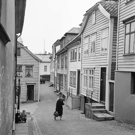 Apartment Dinbnb L 500m To Bryggen L Bathtub & New 2017 L Authentic Bergenshus *