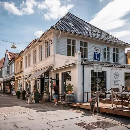 Dinbnb L 500m To Bryggen L Bathtub & New 2017 L Authentic Bergenshus Apartment Bergen